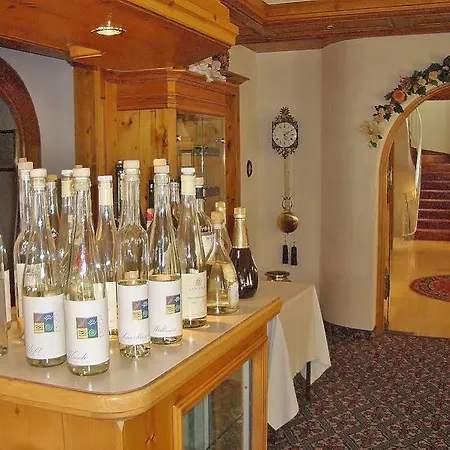 Hotel Schwarzenbergs Traube 4*